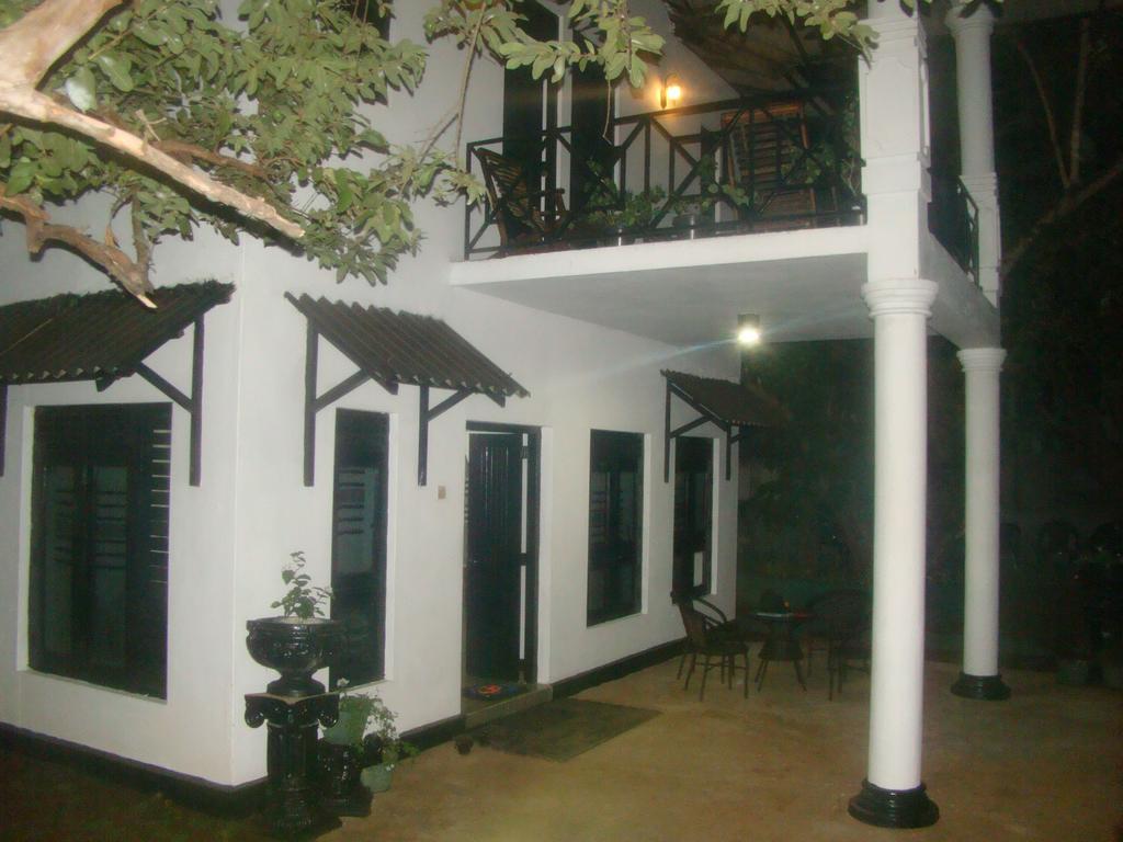 Hotel Sisilthera Anuradhapura Exterior foto